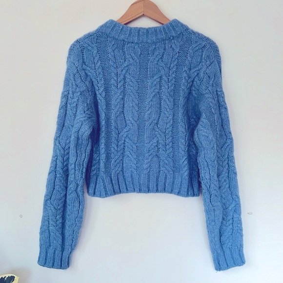 Cropped Cable knit sweater light blue sized small wool blend sweater vneck - Picture 5 of 9